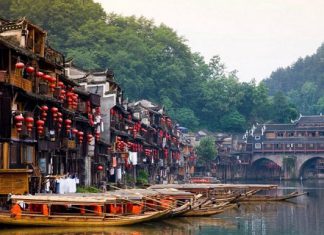 Chia sẻ bí quyết du lịch Phượng Hoàng Cổ Trấn chi tiết nhất